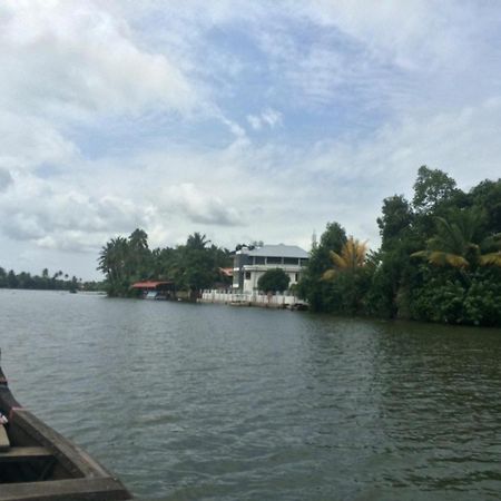 Captains Cabin Backwater Resort Alappuzha ภายนอก รูปภาพ