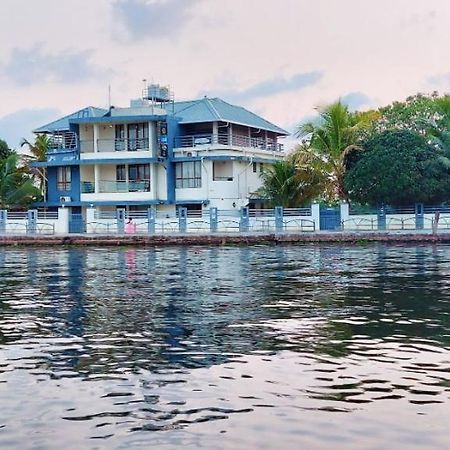 Captains Cabin Backwater Resort Alappuzha ภายนอก รูปภาพ