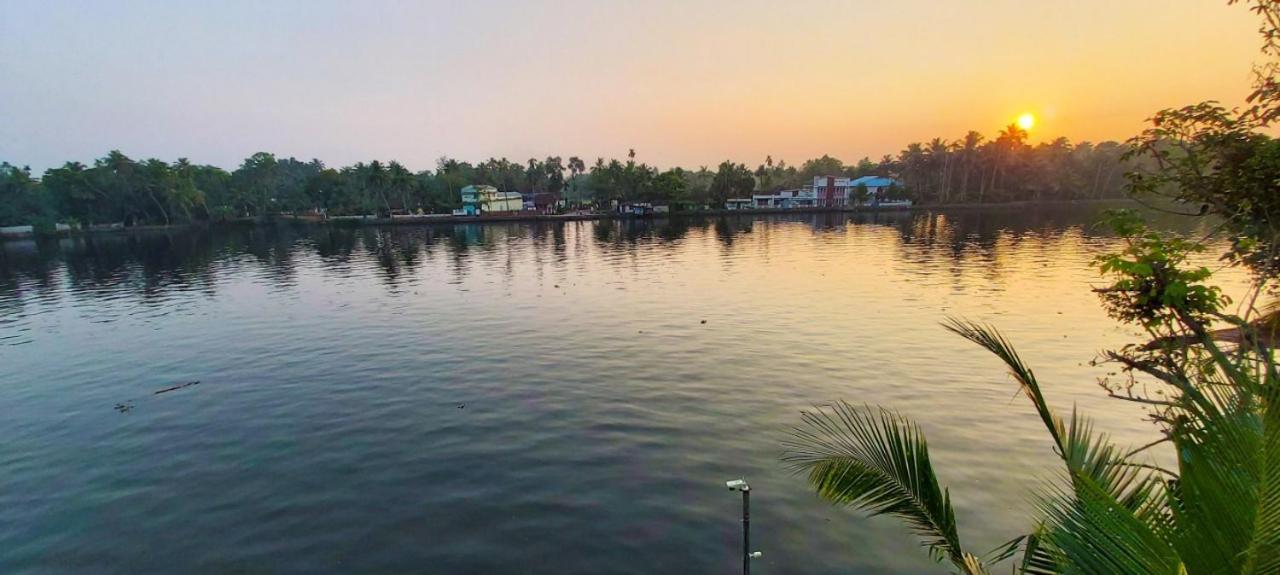 Captains Cabin Backwater Resort Alappuzha ภายนอก รูปภาพ