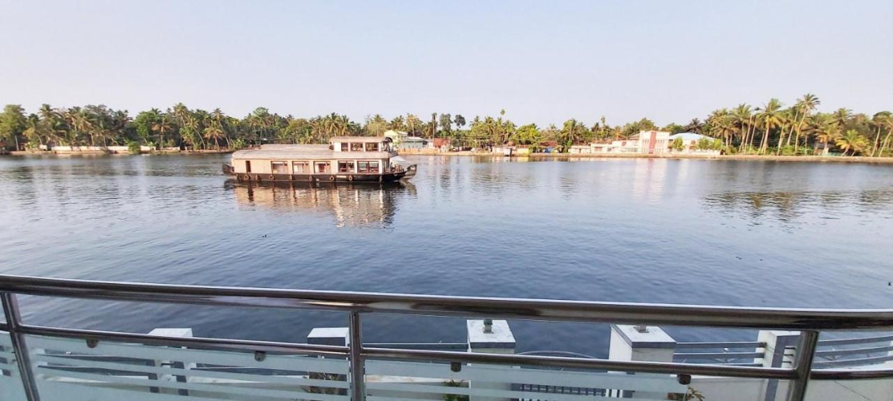 Captains Cabin Backwater Resort Alappuzha ภายนอก รูปภาพ